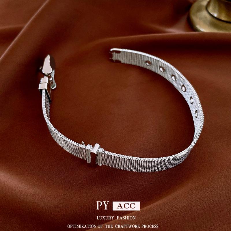 Neuer Stern Geometrische Halskette: Elegantes und vielseitiges Handaccessoire für Frauen