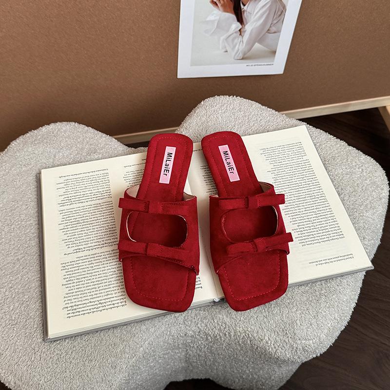 

Корейская версия сандалий с бантом и плоским дном, женская летняя одежда 2025 года, новые французские пляжные тапочки с квадратной головкой, односложные 35