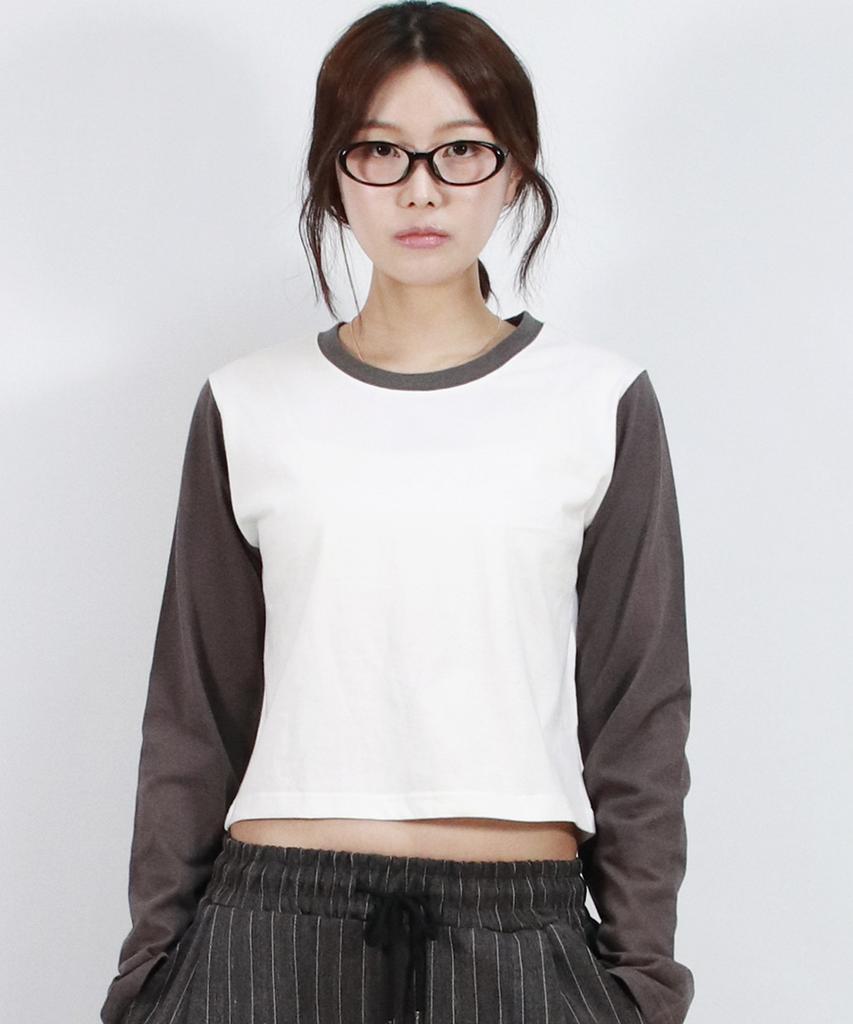 Deumakeu Color-Block Semi-Crop Long Sleeve Tee - White&Charcoal