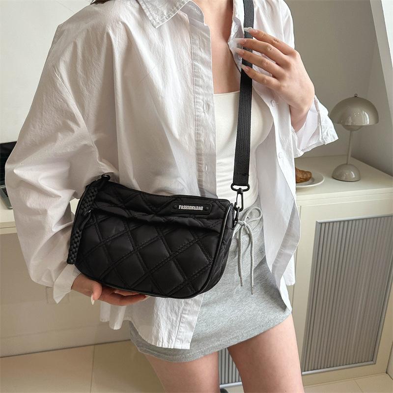 Korean Version of Diamond Embroidered Thread Large Capacity Bag for Women New Fashion One-shoulder Crossbody Bag Casual Dumpling Bag for Women