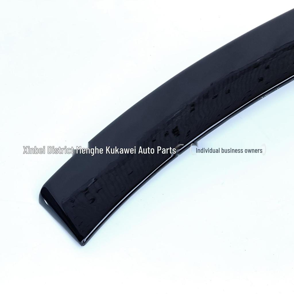 Nicht-invasive Montage eines Dachspoilers für die Mercedes-Benz C-Klasse Limousine W204 (2007-2013)