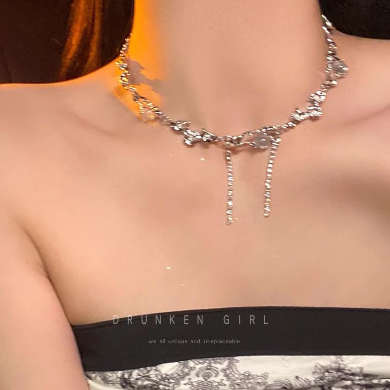 Elegant Stacked Pearl Necklace for Women - High-End Autumn/Winter Accessory with a Stylish Sweater Chain Design