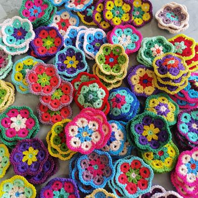 Décoration Napperons Crochet Fait Main Crochet Tasse Pad Fleurs Multicolores Sous-verres Napperons de Table Ronds 8cm Laine Patch Vêtements 30pcs/