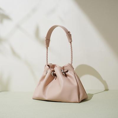 2025 neue Wolken-Tasche Nische High-End Handtasche für Berufstätige Einfache Schultertasche Messenger Bag erste Schicht Damen