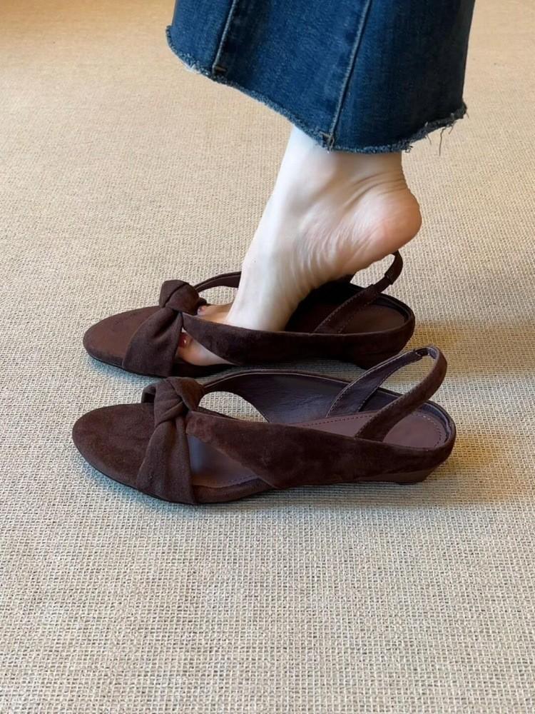 

French low-heeled versatile kink sandals women s 2025 new niche design open-toed round-head Roman shoes 40 коричневый