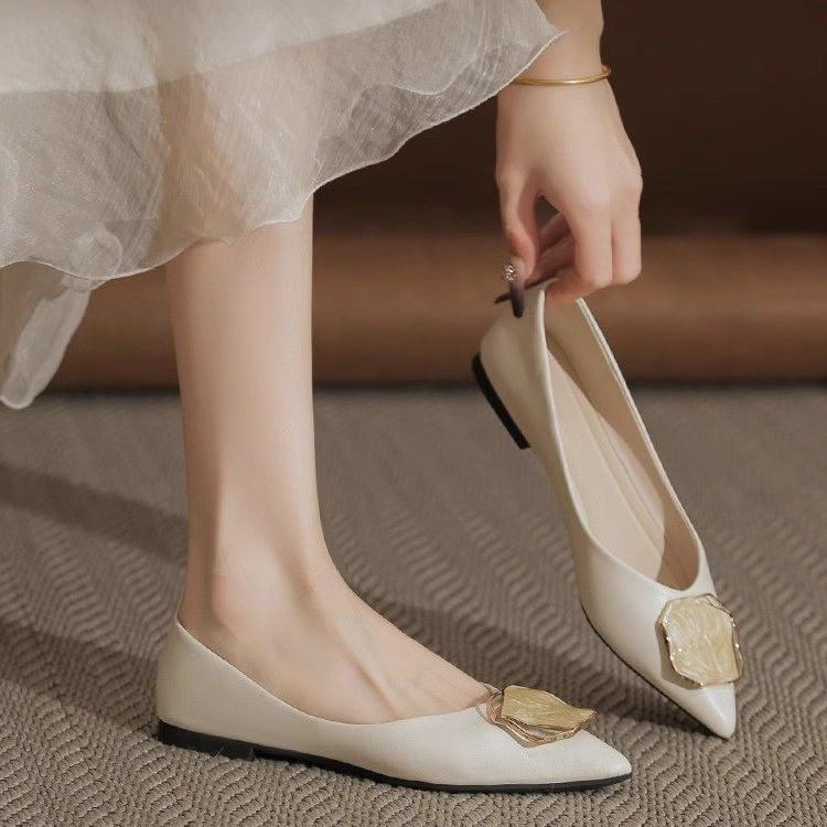 

Xiaoxiangfeng single shoes design sense apricot one-pedal pointed head light mouth flat shoes temperament advanced commuter women summer autumn 41