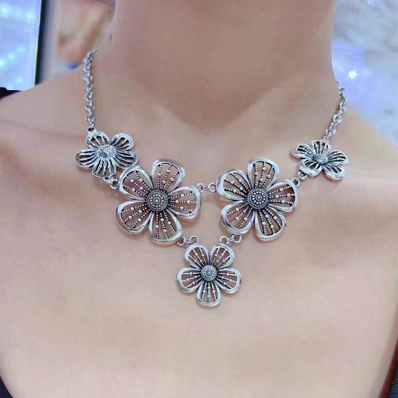 Bohemian Metal Patchwork Flowers Pendant Necklaces for Women Men Punk Hip Hop Silver Color Butterfly Chain Necklace Jewelry