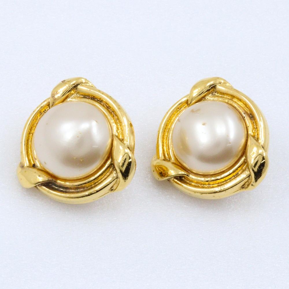 CHANEL Earring vintage Plated Gold/Fake pearl 20.3g Women Used
