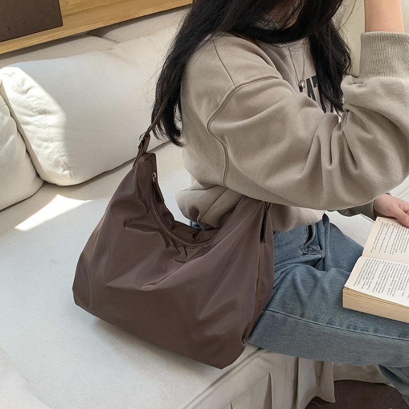 New Shoulder Bag Large Capacity Niche Design Sense College Student Tote Bag Class Commute Leisure Nylon Bag