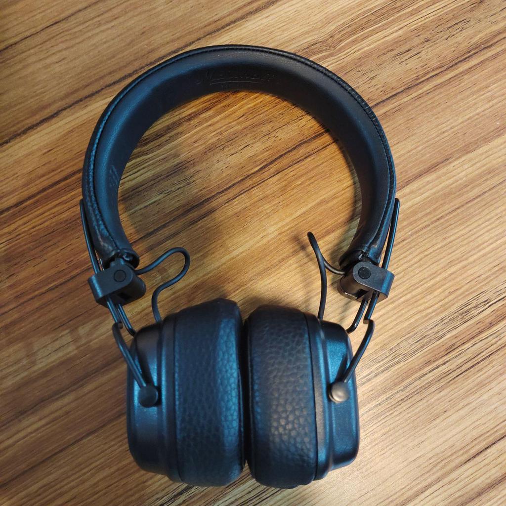 Сумісно з бездротовими Bluetooth-навушниками Marshall MAJOR Bluetooth 2-го та 3-го поколінь.