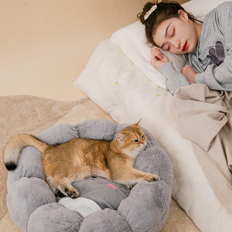 Gray Cute Petal Shape Extended Version of Cat Nest Home Warm Thick and Stain-resistant Nest Bed Pet Cat Nest Mat