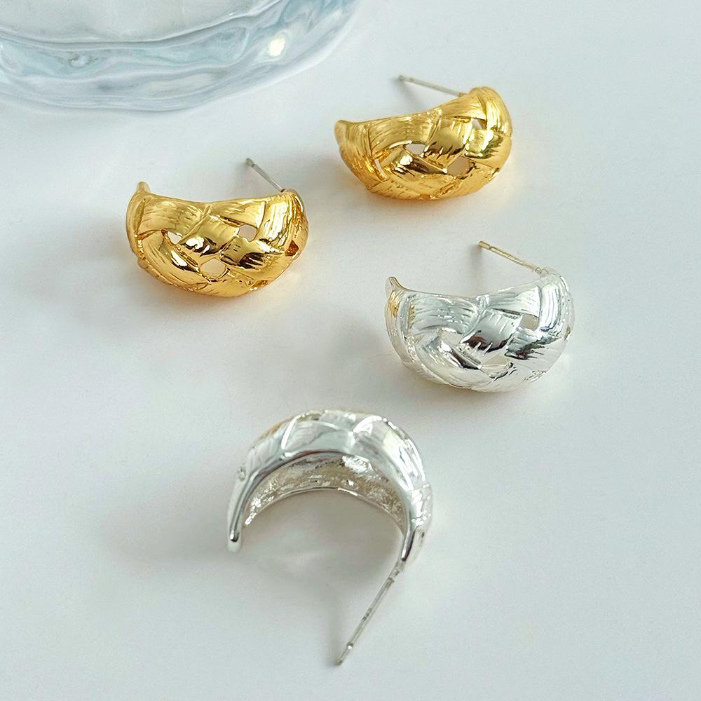 European & American Retro Brushed Woven Texture Minimalist Hollow C-Shaped Earrings for Women
