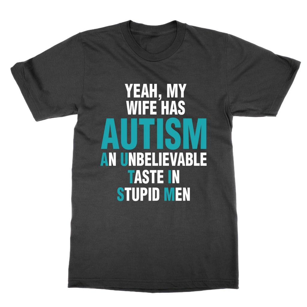 Sì Mia Moglie Ha L'Autismo Un Gusto Incredibile Per Gli Uomini Stupidi t-shirt divertente