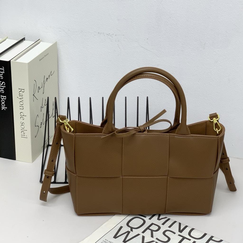 Cross-border hot-selling 28CM cowhide woven portable tote bag, genuine leather handbag, commuting versatile single shoulder messenger women's bag