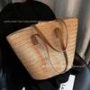 Versatile Large-Capacity Woven Straw Tote for Beach or Commute
