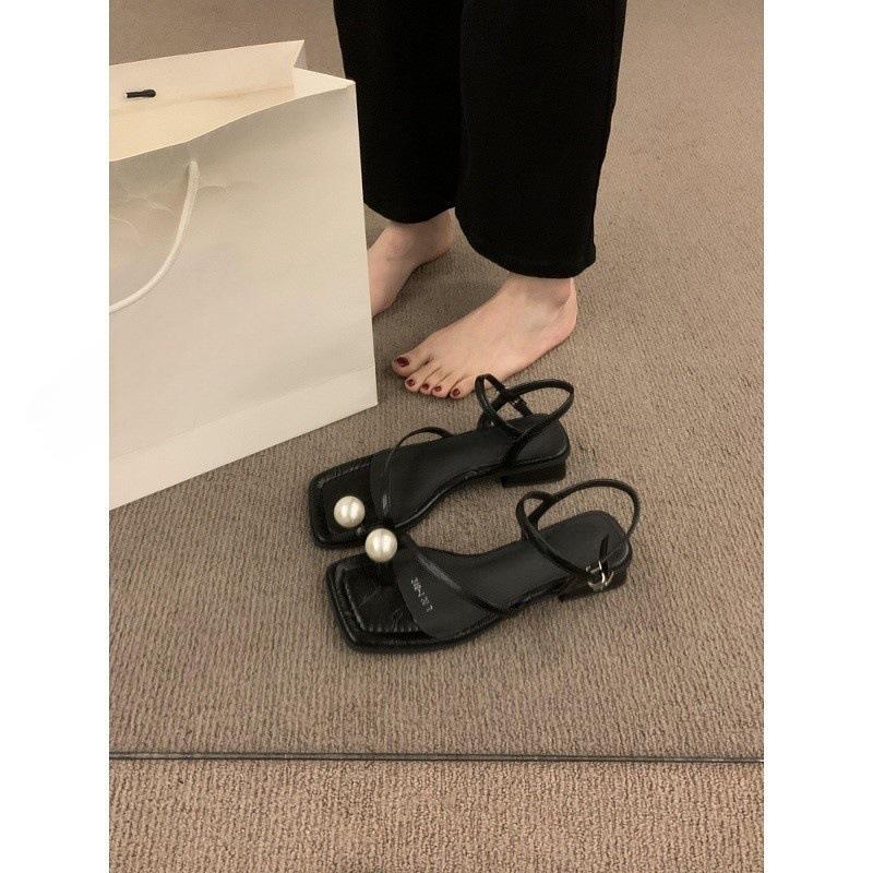 Premium sense pearl set toe silver sandals women's summer 2025 new one-word buckle strap beautiful fairy shoes