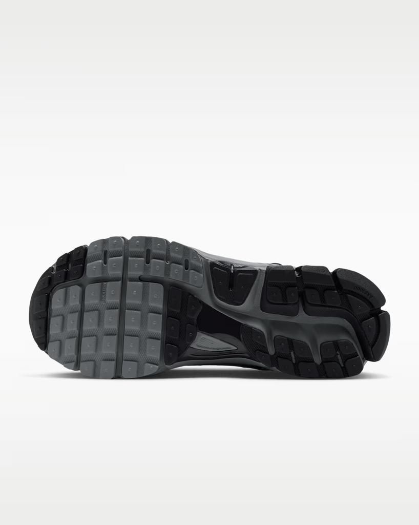 IV4311-003 Nike Zoom Vomero 5 "Gridiron"