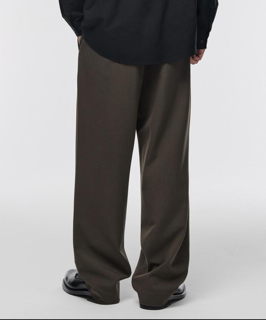 Musinsa Standard One-Pleat Wide Elastic Waist Slacks [Van Dyke Brown]