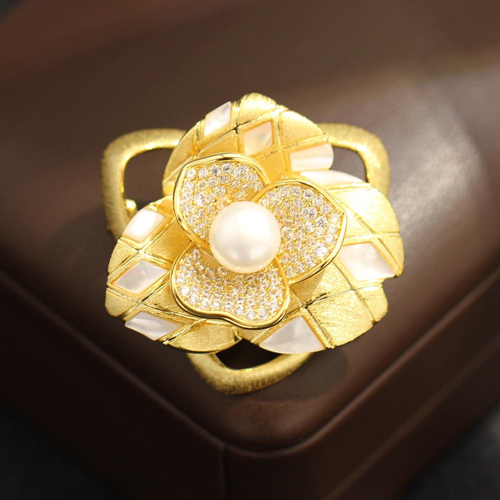 Premium Sense Gold Brushed Hollow Rose Brooch Temperament Natural Fritillary Double Petals Freshwater Pearl Pin