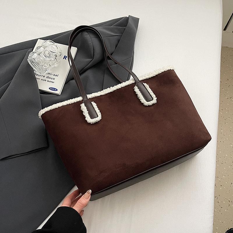 

2025 new simple fluffy handbag underarm bag female fashion foreign simple shoulder messenger bag female