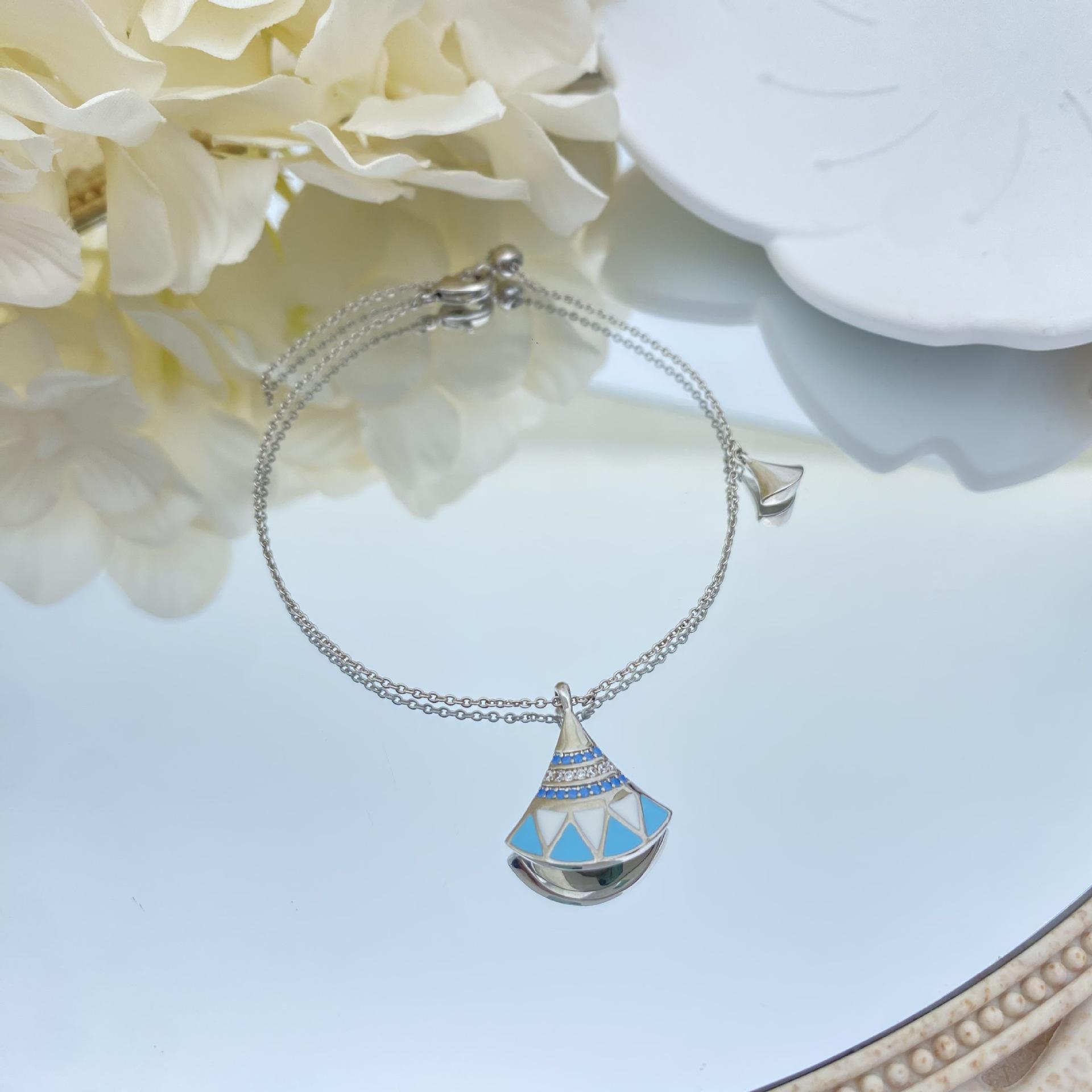 

Французский браслет высокого класса с микропаве в форме веера: Оригинальный, Нишевый, Универсальный, Модный аксессуар класса люкс платиновый