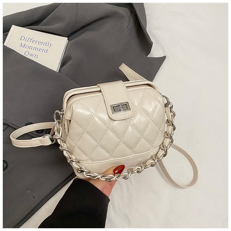

2025 Spring Bag Female Rhombus Small Fragrant Chain Small Bag Versatile Mobile Phone Bag Fashion Commuter Messenger Bag белый