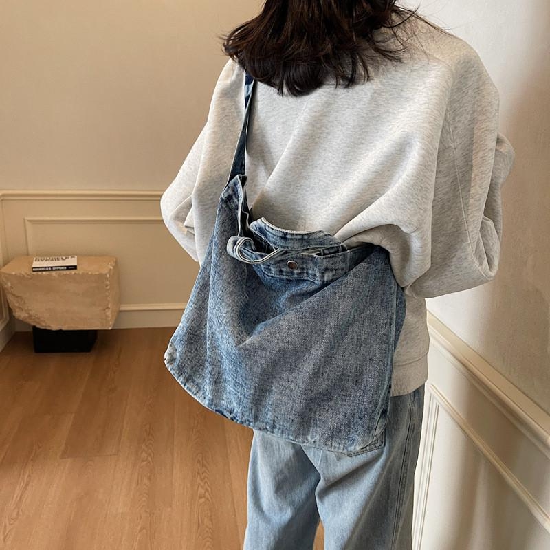 Large Capacity Denim Bag With Magnetic Closure For Casual Travel And Daily Use