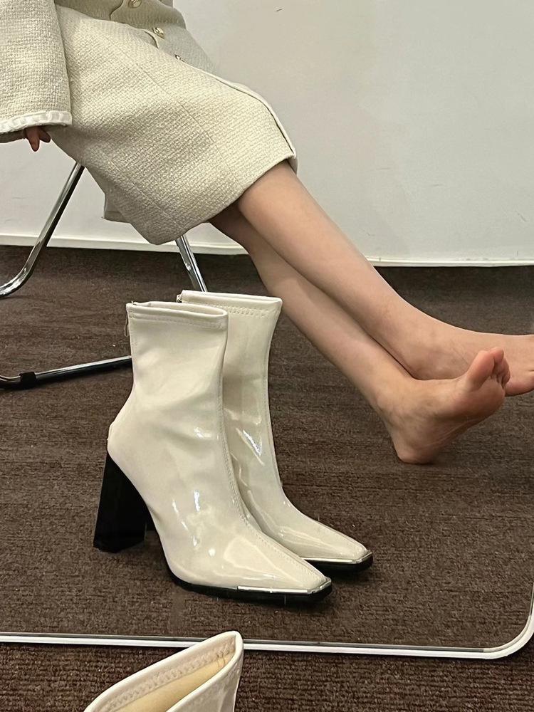 Женские ботильоны в стиле Кендалл Дженнер - Осень/Зима 2024 Лакированная кожа Квадратный носок Массивный каблук Короткие ботинки 38