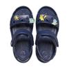 Crocs ' kreatívne spojenie s módnymi detskými sandálmi v tmavomodrej farbe