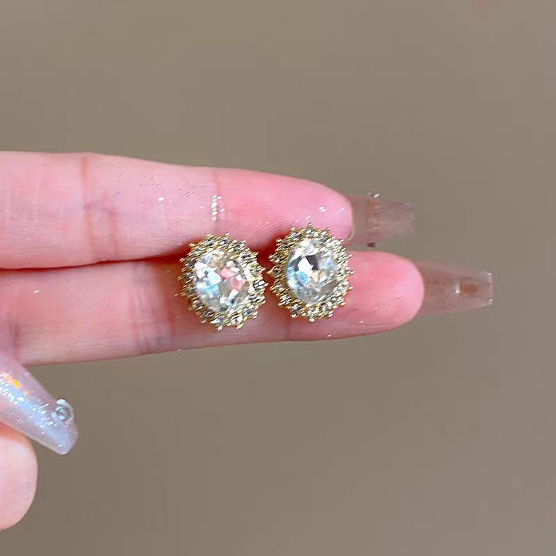 Zircon Super Flash Stud Earrings Round Pigeon Egg Light Luxury Niche Design High-End Earrings Full Of Diamond Earrings Women