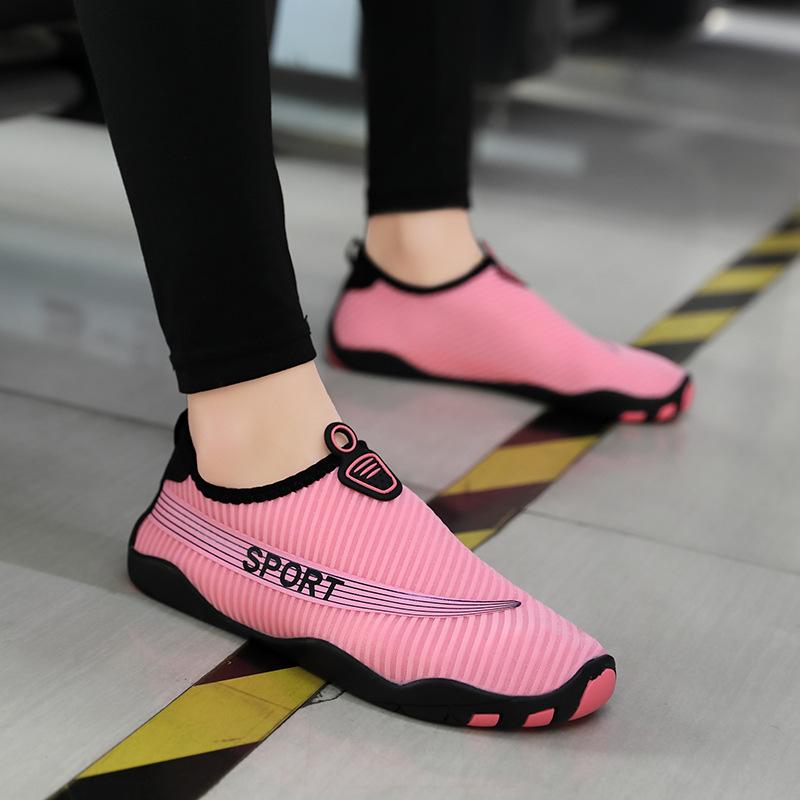 Utomhusföräldra-barnskor Barns bäckvadningsskor Strandskor Snorklingsskor Barfota badskor Inomhus träningsskor