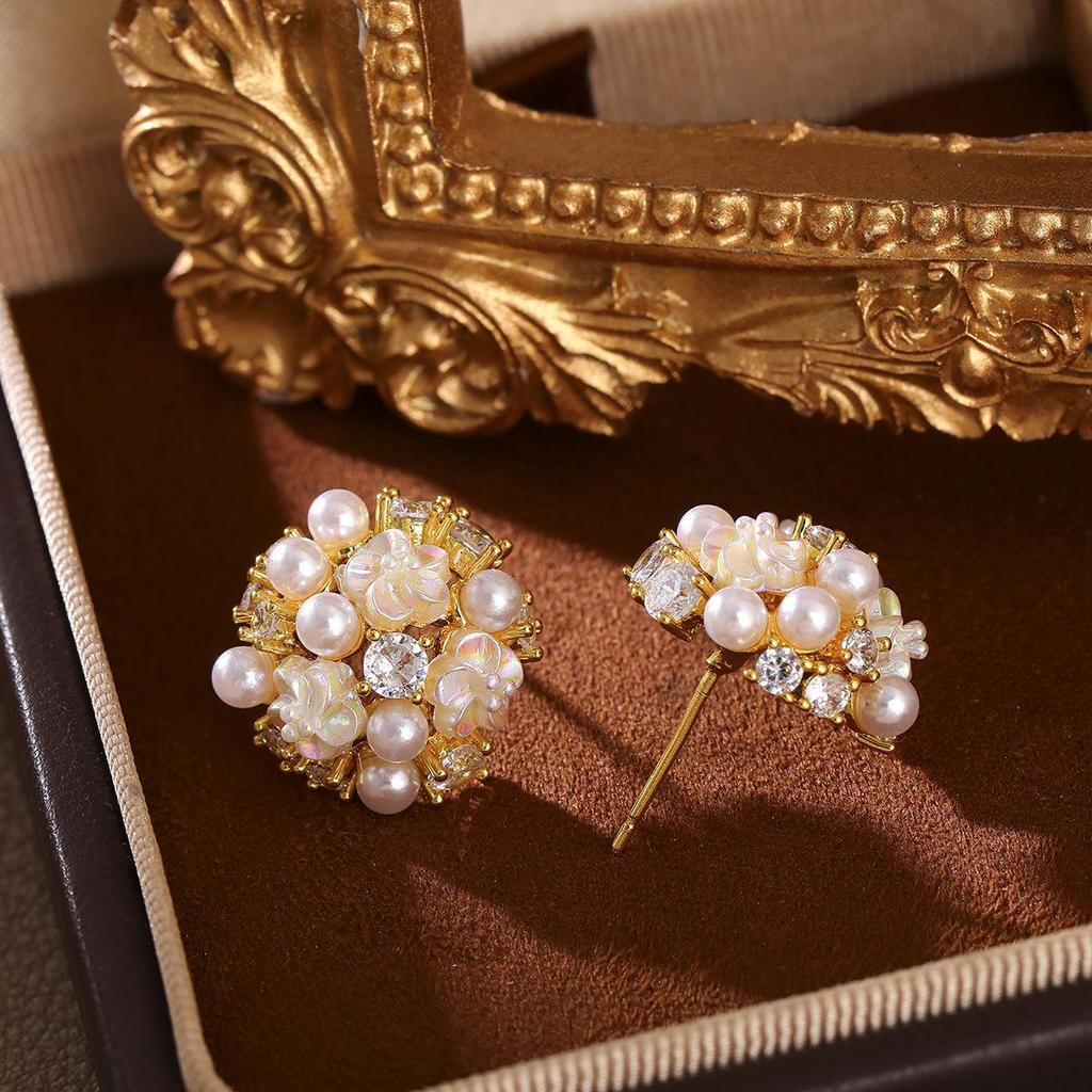Europäische Retro 3D-Blumenperlen-Zirkon-Ohrstecker für Damen - Elegante, Einzigartige Luxus-Stecker