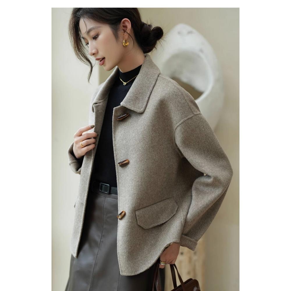Fashionable and High-end Women's Short Woolen Coat with Horn Button and Long Sleeves, Perfect for Autumn and Winter