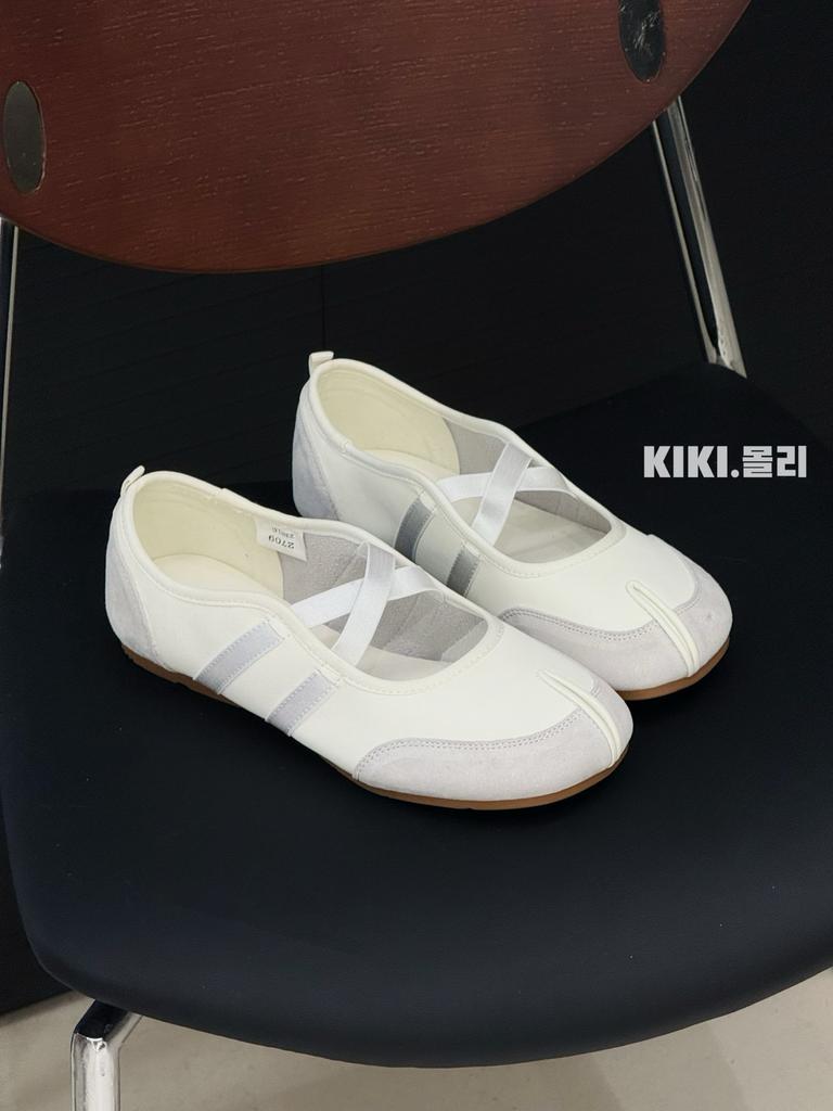 Red Thick-soled Split-toed Pig's Trotters Single Shoes Women's 2025 New Mary Jane Casual Beanie Shoes Cross-strapped Horseshoe Shoes