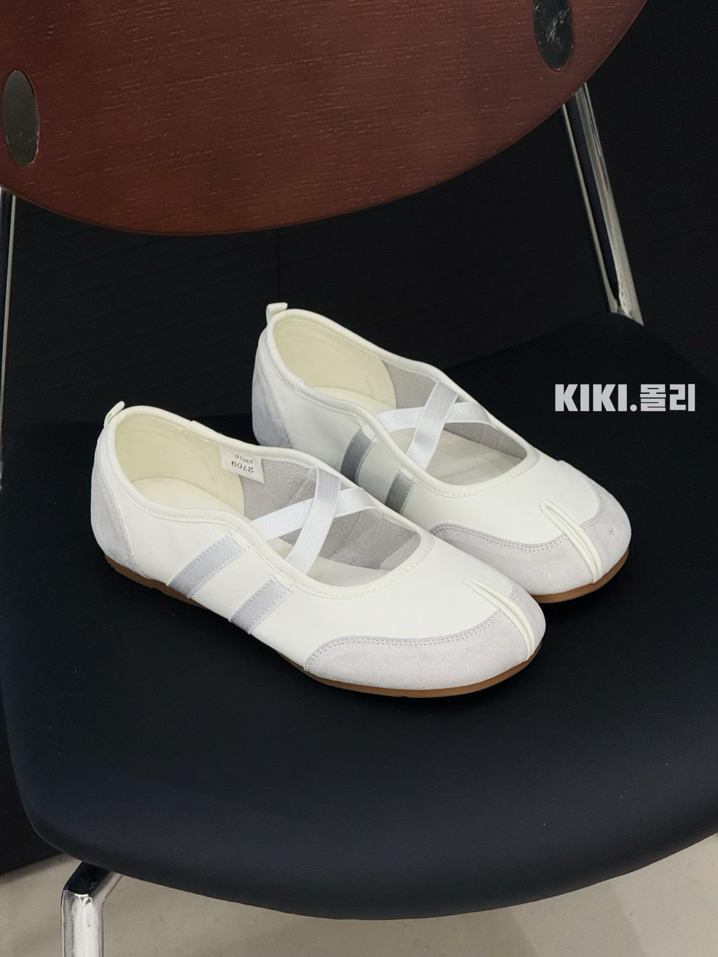 

Red thick-soled split-toed pig s trotters single shoes women s 2025 new Mary Jane casual beanie shoes cross-strapped horseshoe shoes 35