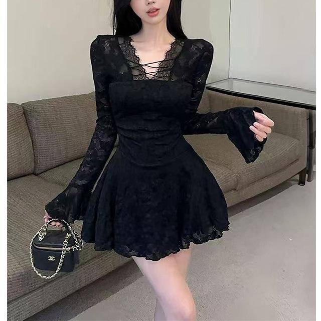 Elegant Lace V-neck Long-sleeve Dress: Slim Fit A-line Skirt for Early Spring