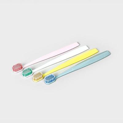 Periuță de dinți cu peri spiralați în două culori (4 pachete)