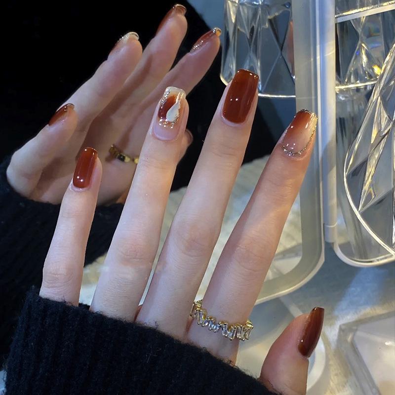 Xiaohongshu Trendy Wine Red Gradient Wearable Nail Tips for a Spicy Look