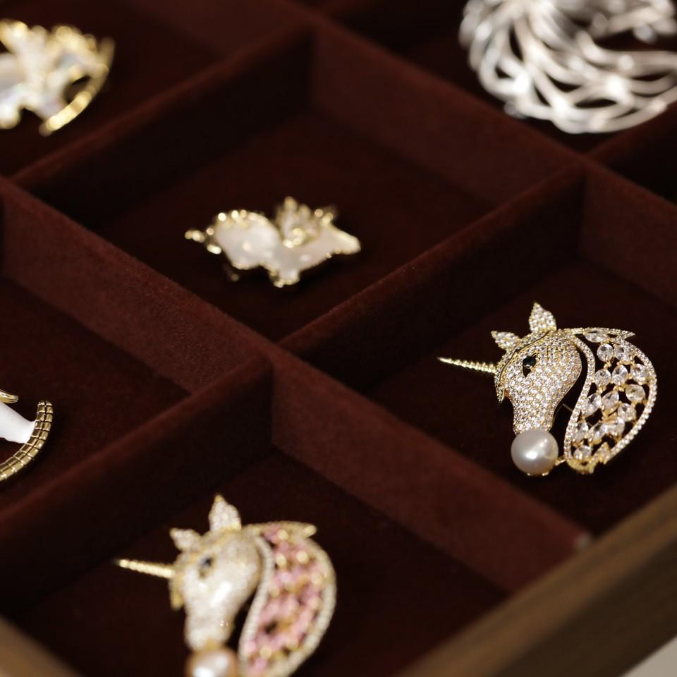 Bo Xin Yun Luxury Rhinestone Unicorn Pearl Brooch: High-End Clothing Accessory & Gift