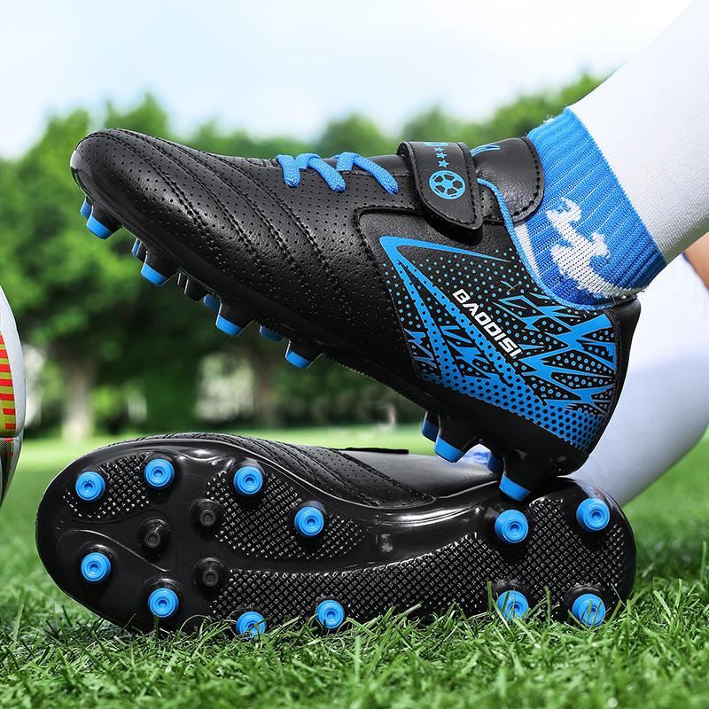 A Pair of Boys and Girls Four-season Leather Football Boots with Long Studs Wear-resistant Football Shoes Sizes 31-39