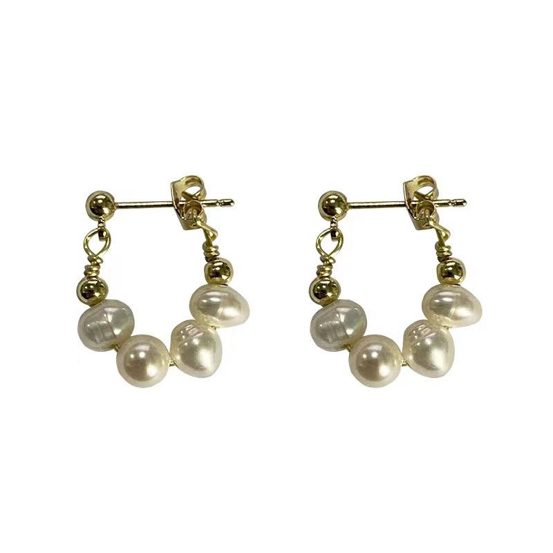 Natural freshwater pearl stud earrings, female silver needles, niche handmade design, simple and compact, high-end earrings, small fragrant style