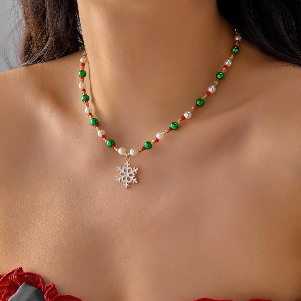 Christmas Series Fashion Beaded Pendant Necklace for Women Xmas Tree Snowflake Crystal Exquisite Charming Gift Cute Jewelry