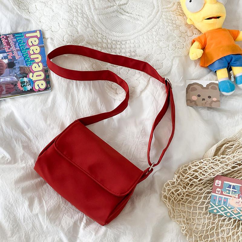 

Stylish Nylon Crossbody Bag For Women With Fashionable Simple Design In Purple And Lake Blue червоний