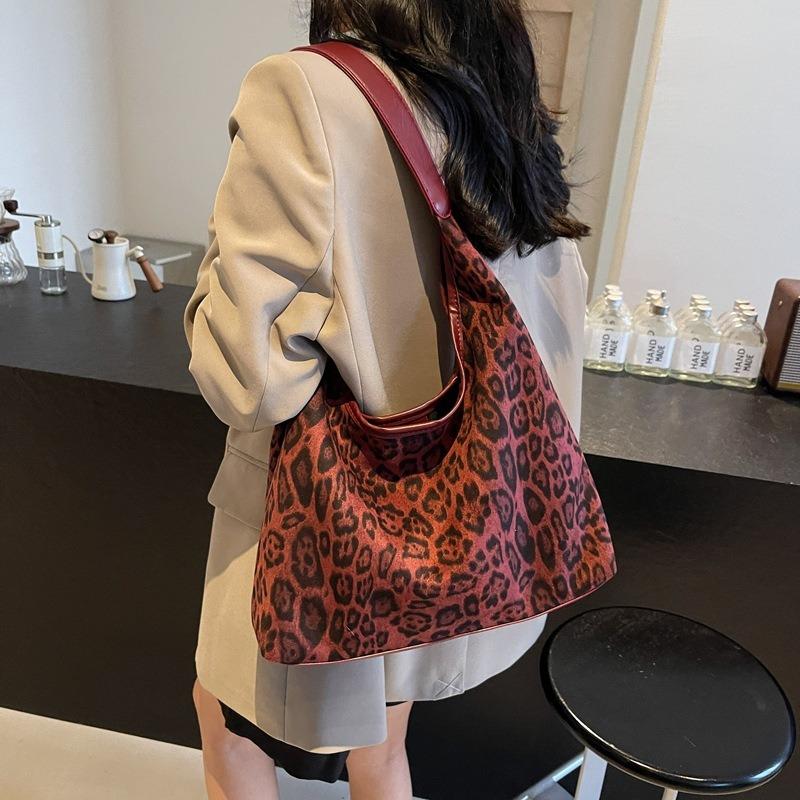 Leopard print bag fashionable large-capacity tote bag women's new armpit bag premium shoulder bag