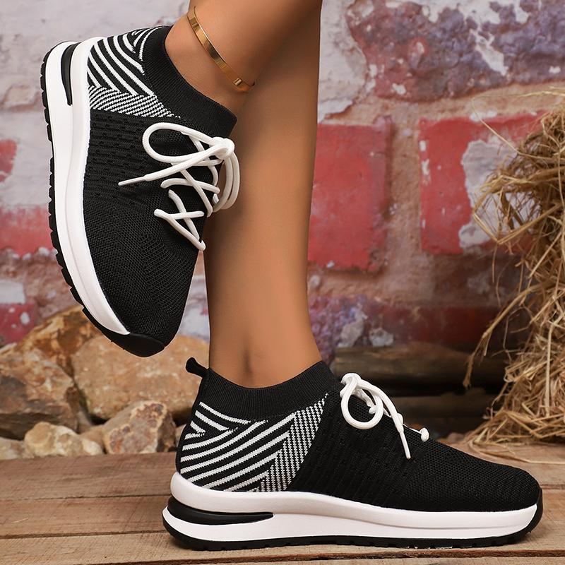 Fashion 2025 Fashion Black White Striped Running Shoes for Women Brearthable Mesh Knitted Sneakers Woman Anti Slip Casual Sports Shoes
