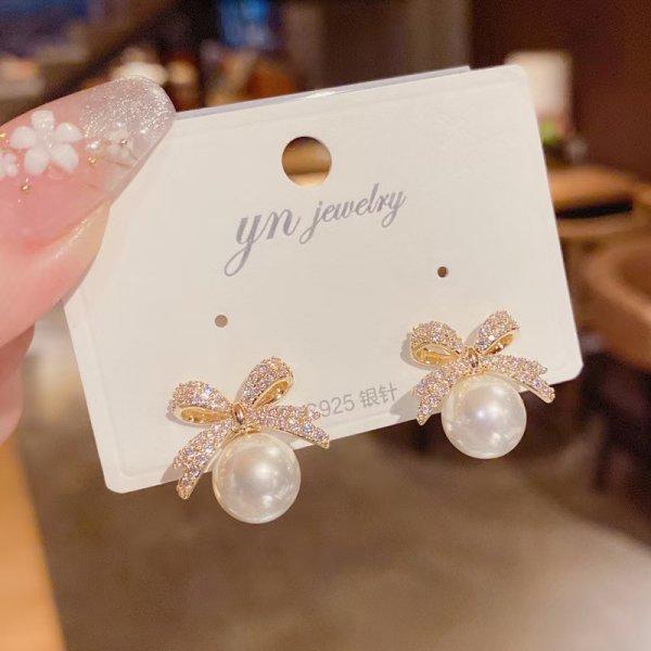 

Korean Elegant Cute Rhinestone Butterfly Stud Earrings For Women Girls Fashion Metal Chain Earring Wedding Party Jewelry Gifts