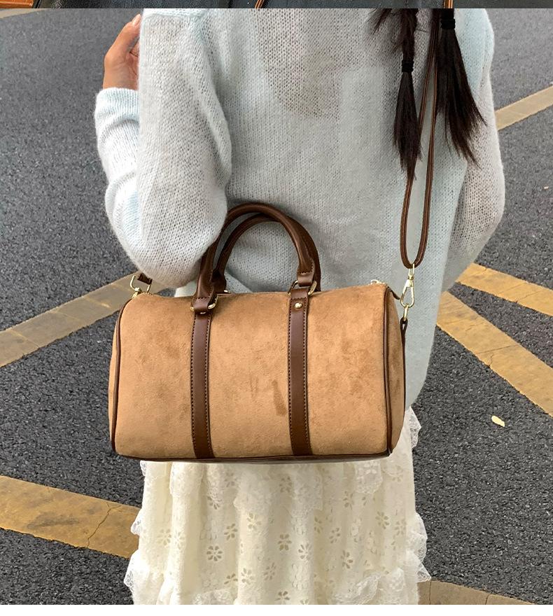 

Ретро портативная маленькая сумка женская 2025 новая большая вместимость иностранный стиль сумка-подушка, высококлассная на плечо сумка-мессенджер хаки