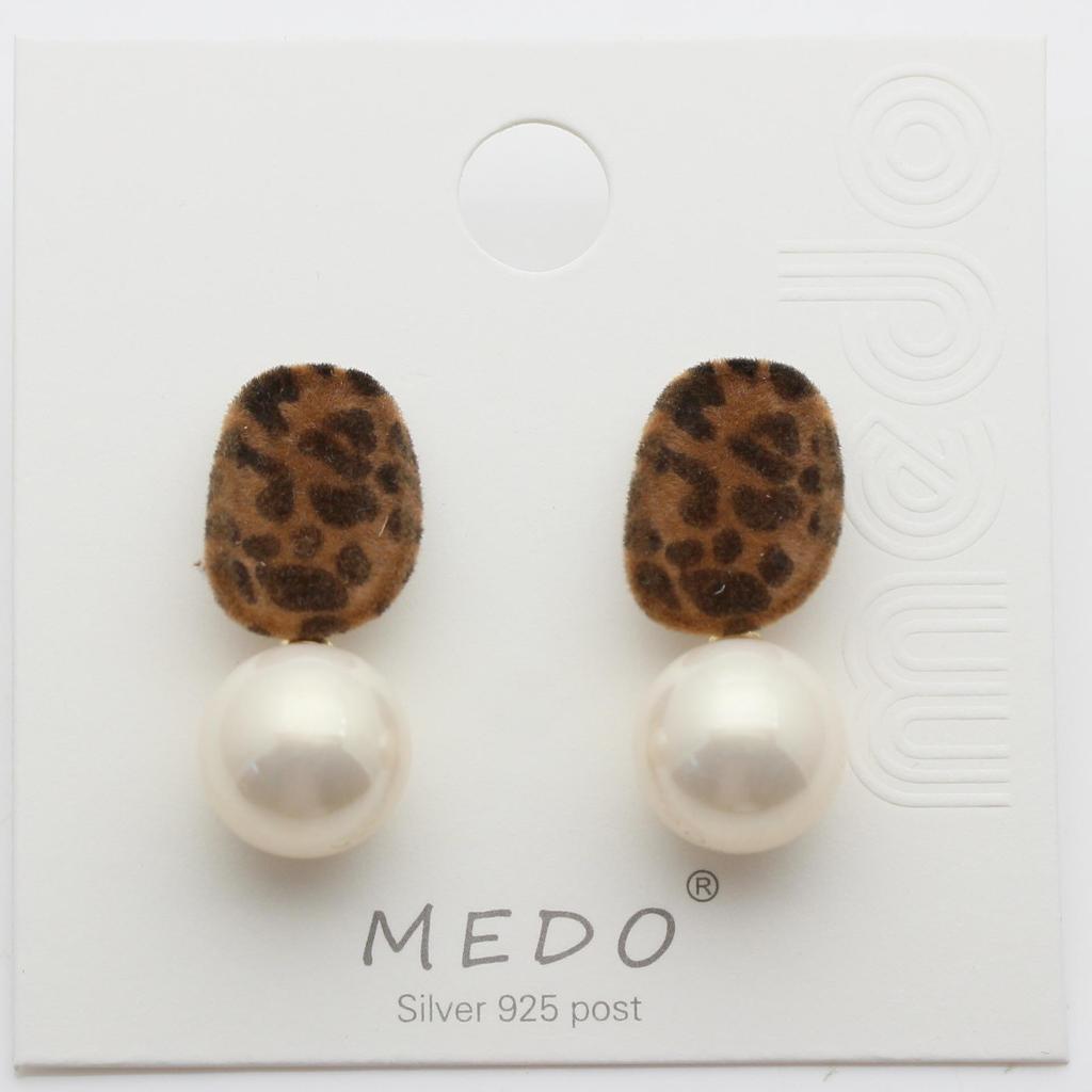 Retro Silver Needle Stud Earrings: Exaggerated Leopard Print with Pearl, European & American Hong Kong Style, Light Luxury Flocked Design