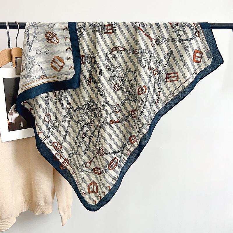 Autumn and winter new faux silk wool scarf, high-end chain large square scarf, fashionable versatile skin-friendly velvet feel shawl for women