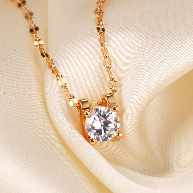 Explosive Gold-plated Seiko Four-claw Single Diamond Super Flash Zircon Necklace Light Luxury Clavicle Chain